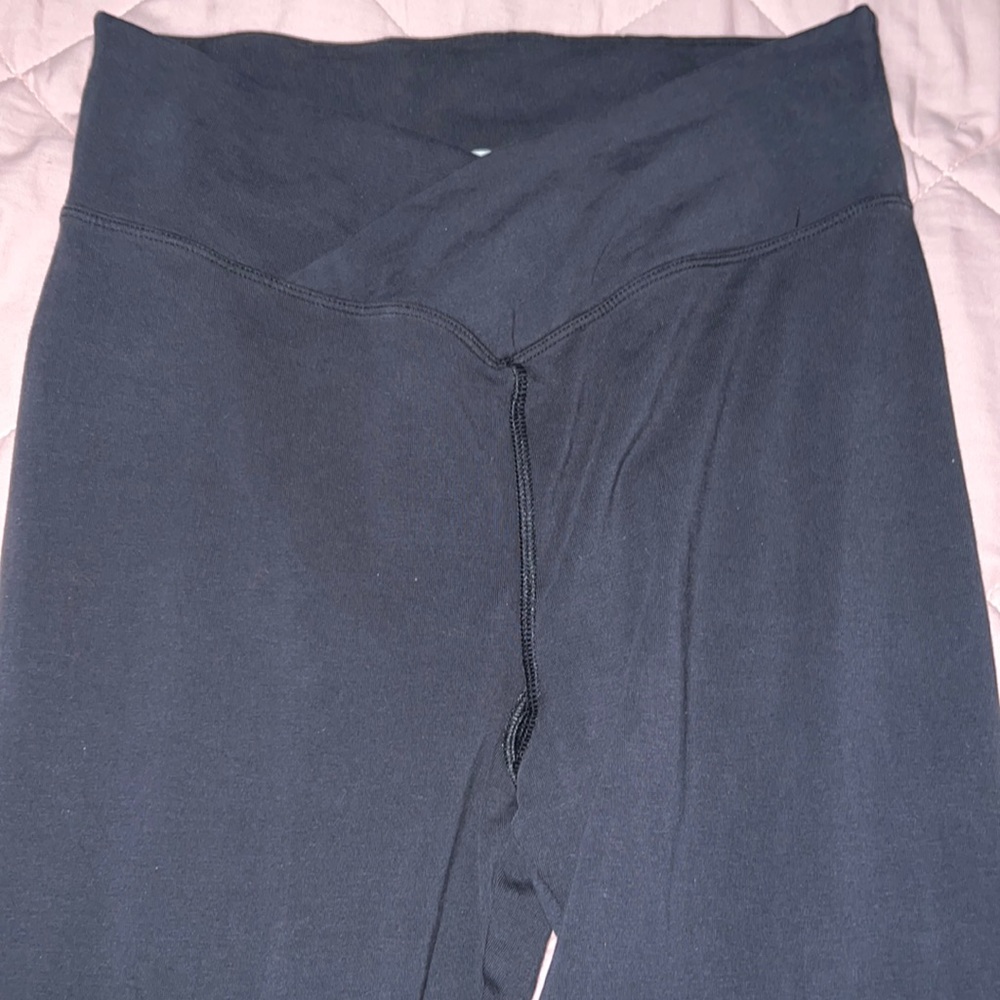 V waist bell bottom leggings